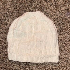 Knitted Hat w Ponytail Opening